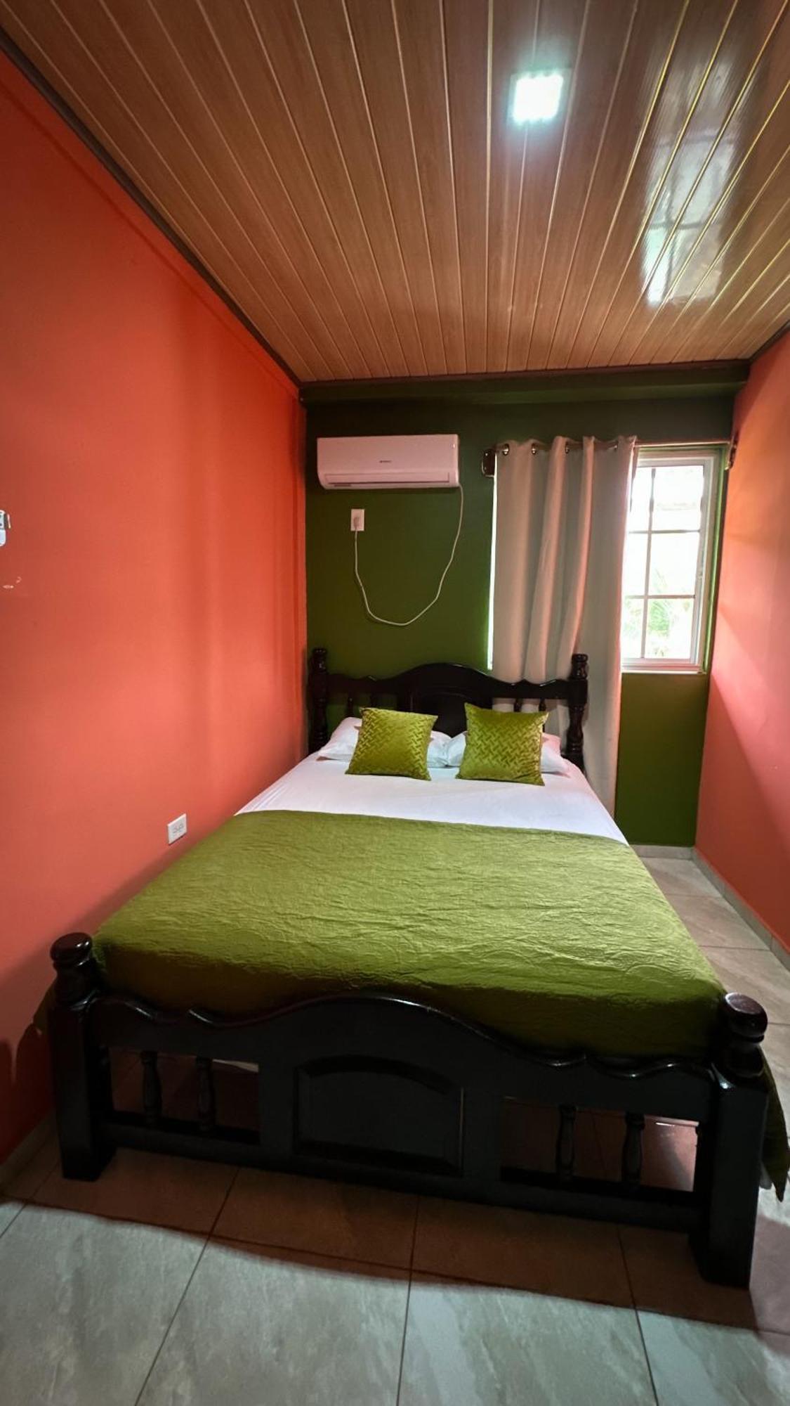 Hotel Caribbean View Бастиментос Экстерьер фото